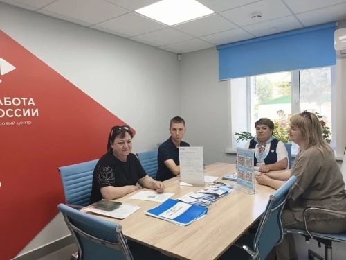 Кадрсен центрӗ сывлăх енчен çирӗп маррисене ӗçе вырнаçма пулăшать