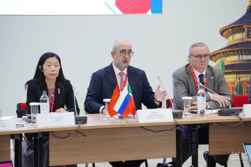 РОСТКИ халăхсен хушшинчи форумра Раççейпе Китайăн медиасессийӗ иртрӗ