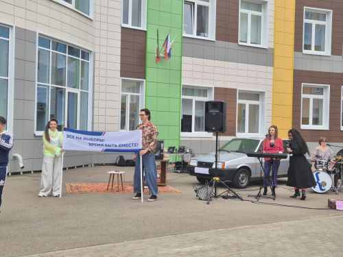 Время быть вместе: как агитбригада превратила выборы в ретро-праздник