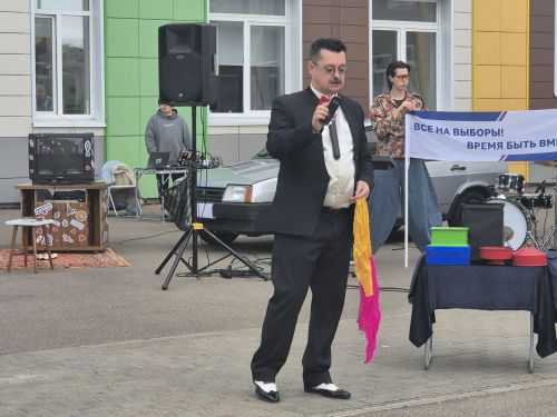 Время быть вместе: как агитбригада превратила выборы в ретро-праздник