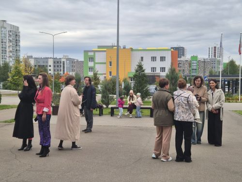 Время быть вместе: как агитбригада превратила выборы в ретро-праздник