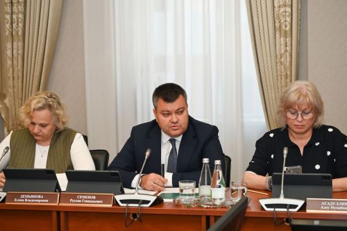Патшалӑх Канашӗнче ачасемпе çамрӑксен лагерьсенчи çуллахи канăвне   пӗтӗмлетрӗç