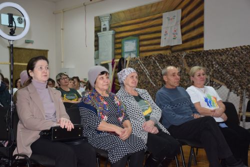 «Ангел малта, эпир ун хыççăн» кӗнеке хăтлавӗ Аксу районӗнчи Саврăшпуç ялӗнче