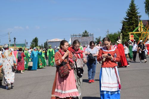 «Каравонра» хӗвелӗ хӗрӳ, çыннисем вӗри, хуçисем ăшă