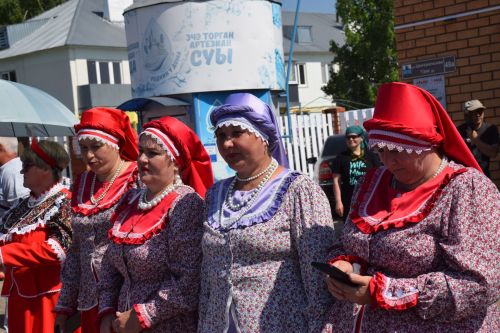 «Каравонра» хӗвелӗ хӗрӳ, çыннисем вӗри, хуçисем ăшă