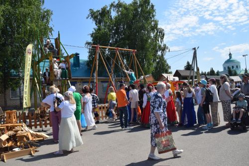 «Каравонра» хӗвелӗ хӗрӳ, çыннисем вӗри, хуçисем ăшă