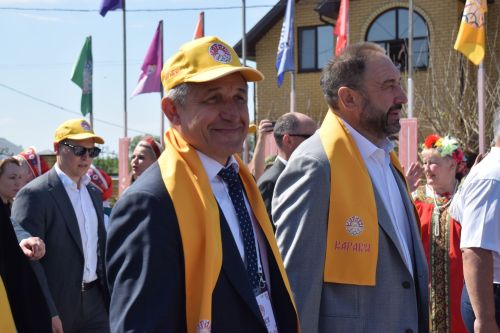 «Каравонра» хӗвелӗ хӗрӳ, çыннисем вӗри, хуçисем ăшă