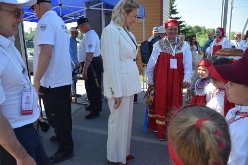 «Каравонра» хӗвелӗ хӗрӳ, çыннисем вӗри, хуçисем ăшă