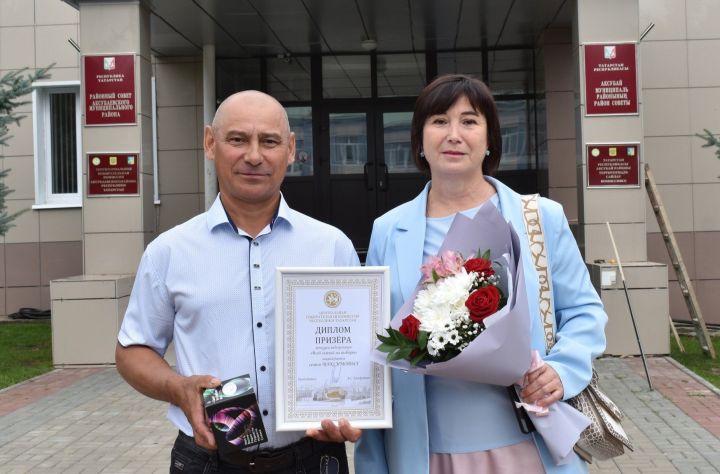 Аксу районӗнчи Максимовсен çемйи видеороликсен конкурсӗнче призер пулса тăнă