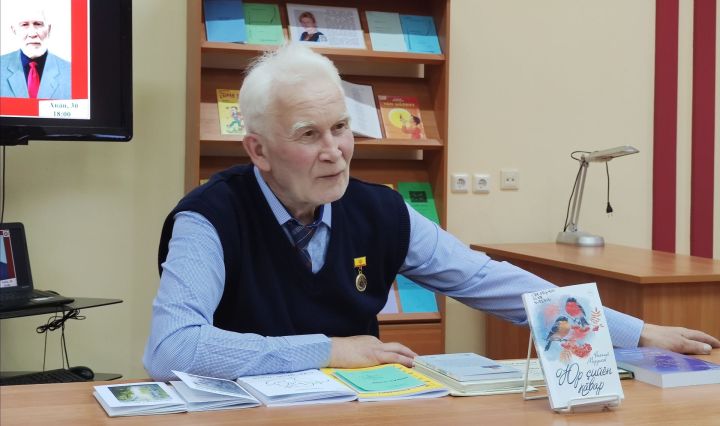 Вӗçен кайăксем çинчен хайланă ирӗклӗ сăвăсене Николай Мордяков яппунсен поэзи хурăмӗпе – хайккупа – çырнă