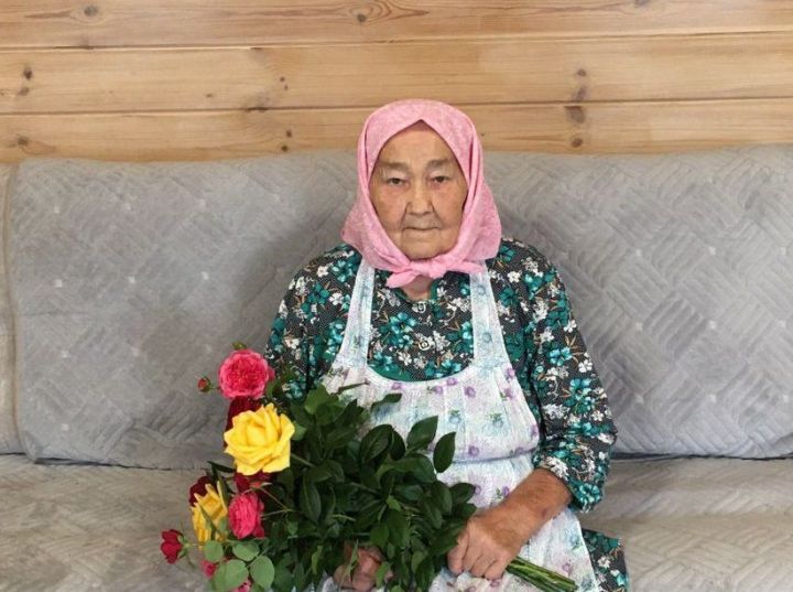 Лидия Семеновна Ляукина 90 çул тултарчӗ. Саламлатпăр!