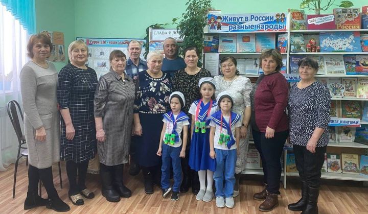 Теччӗ районӗнчи Çармăс библиотекинче патриотлăх сехечӗ ирттертӗмӗр