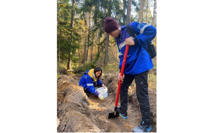 Работники Казанского районного нефтепроводного управления посадили более 600 саженцев хвойных деревьев