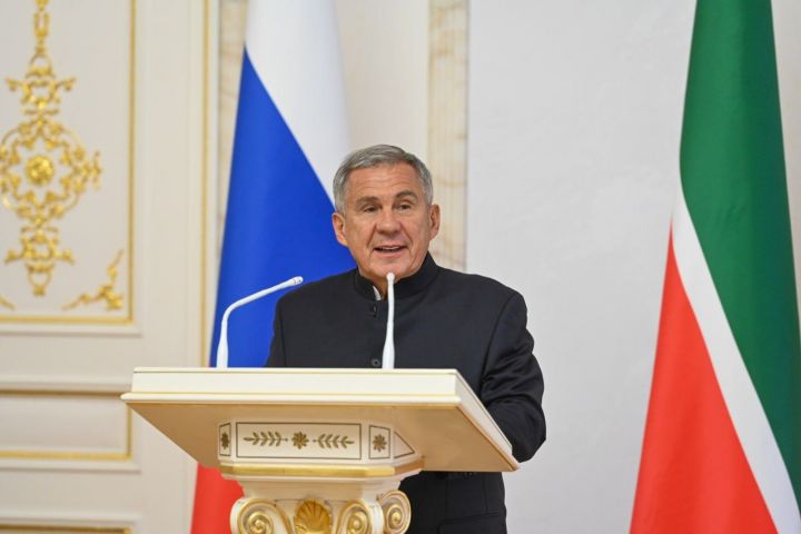 Рустам Минниханов арçынсен «Зенит-Казань» волейбол клубне Раççей Кубокӗнче çӗнтернӗ ятпа саламланă