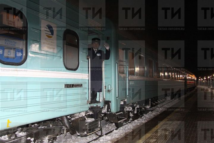 Вырсарникун ирхине, октябрӗн 29-мӗшӗнче, Хусанти чукун çул вокзалне сывлăх пуйăсӗ килсе çитет