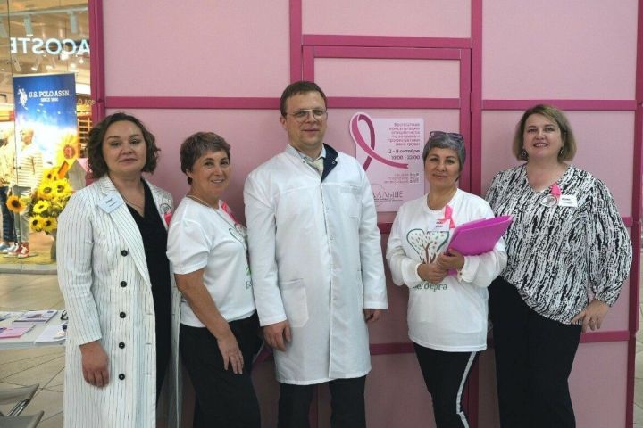 Хусанти суту-илӳ центрӗнче онкологи клиникин специалисчӗсем консультаци ирттереççĕ