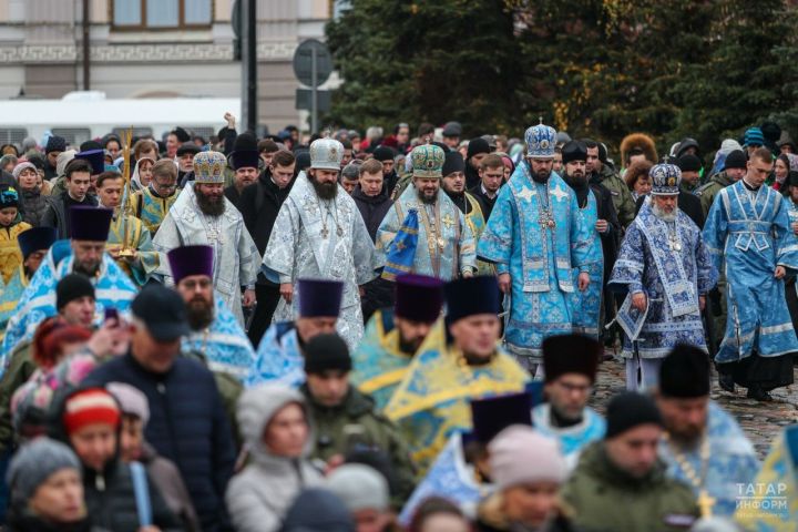 Благовещени соборӗнчен Богородицки мăнастирӗ патне хĕрĕслĕ çул пулать