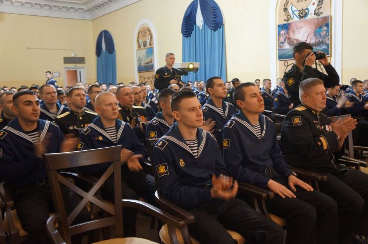 ЧУВАШИ САНКТ-ПЕТЕРБУРГА УКРЕПЛЯЮТ ШЕФСКИЕ СВЯЗИ