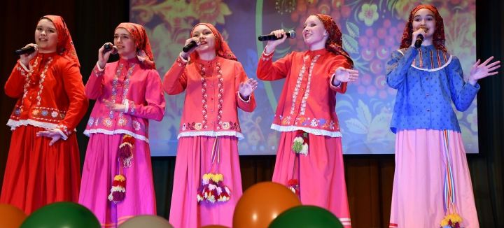 Аксу районӗнчи салтак арăмӗсемпе амăшӗсене уява пуçтарчӗç