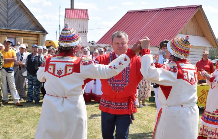 Нурлатри Уява районăн çӗнӗ пуçлăхӗ чăвашла тумланса килчӗ