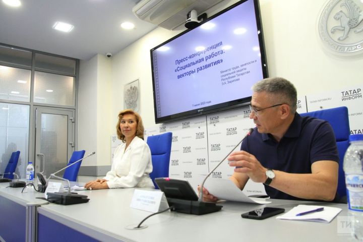 Тутарстанра 9,5 пин çын соцработник пулса ӗçлет