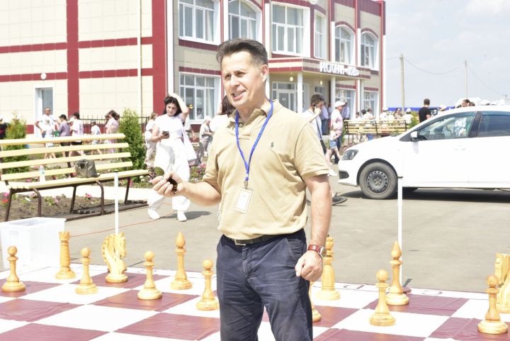 Хӗл Мучи, чесбол, упа, пукане театрӗ