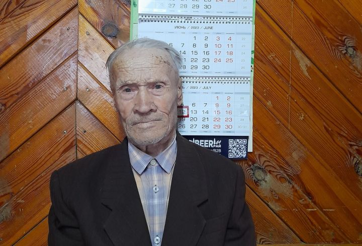 88 çулпа пыракан Виччинкка тете паян та ял тăрăх велосипедпа çӳрет, ӗмӗрӗпех кăмăлланă ик урапаллă тусне пăрахмасть