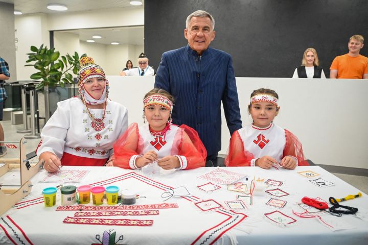 Паснапуçăн пӗчӗк ал ăстисем хăйсен ӗçне Р.Минниханова кăтартнă