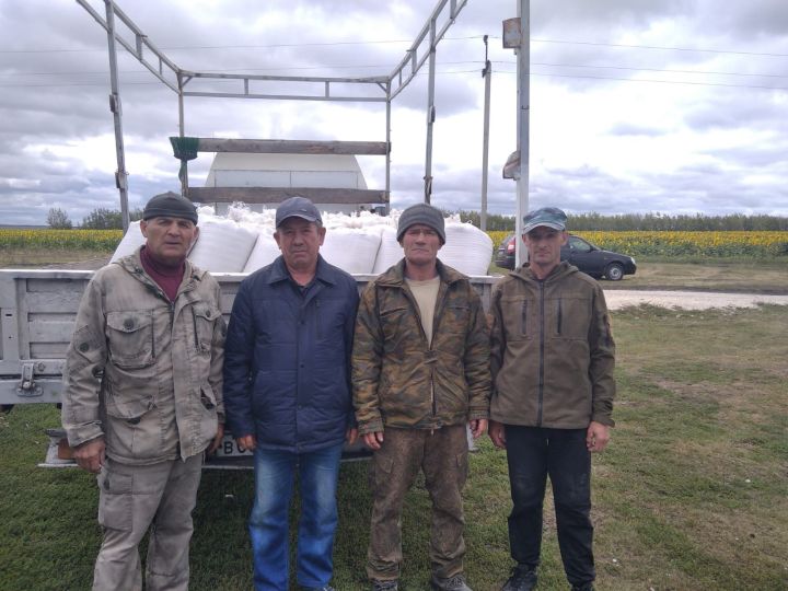 Çĕпрел ветеранĕсем салтак амăшĕсене пулăшаççĕ