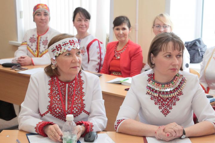 «Чи лайăх педагог династийӗ» конкурса заявкăсем йышăнма пуçланă