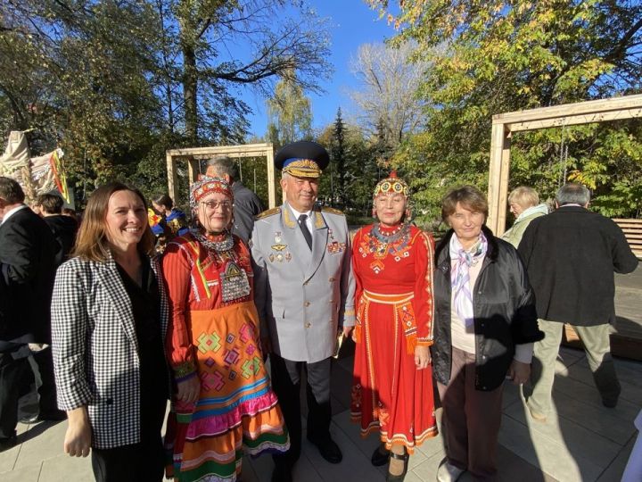 «Аленький цветочек» юмахăн ашшӗ