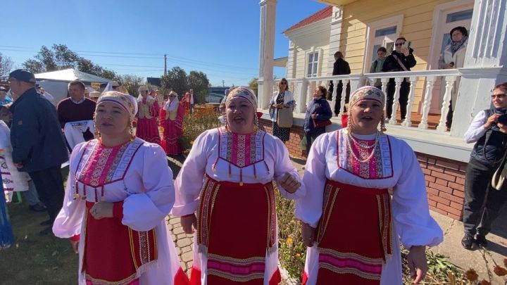 «Аленький цветочек» юмахăн ашшӗ