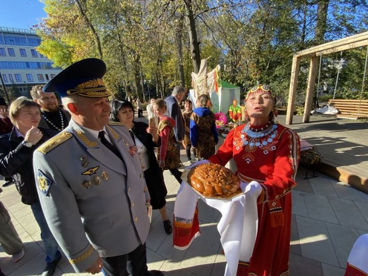 «Аленький цветочек» юмахăн ашшӗ