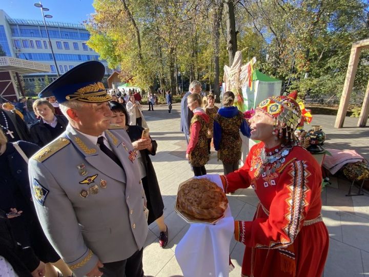 «Аленький цветочек» юмахăн ашшӗ