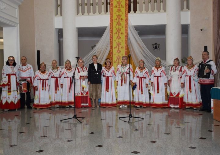 «Шурă хурăн», кашласа вăрат чăвашсене