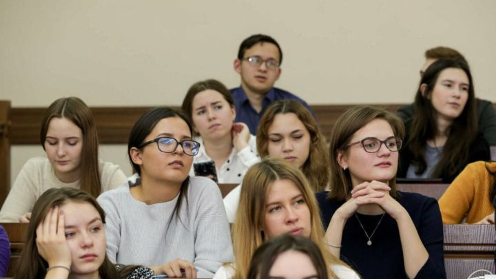 Патшалăх ӗçӗнче тăрăшакансем республикăри тăватă районта çамрăксемпе тӗл пулаççӗ