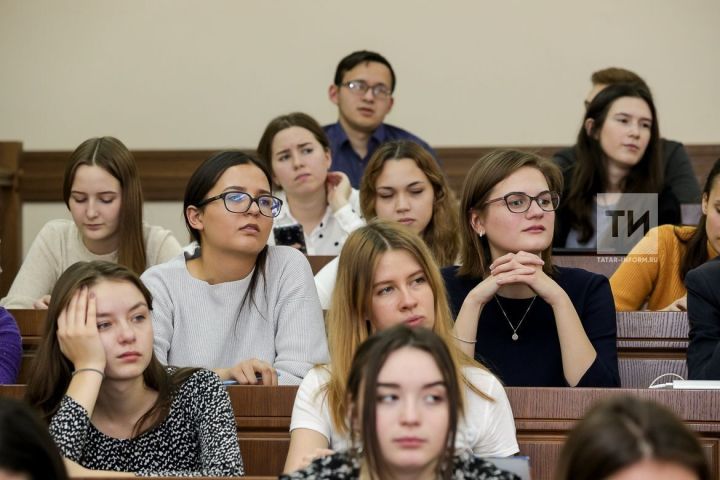 Тутарстанри шкулсемпе колледжсем электронлă дипломсемпе аттестатсем парас эксперимента хутшăнаççӗ
