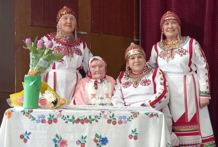 Патраклăра пурăнакан Уняслу мăнакка 100 çул тултарчӗ