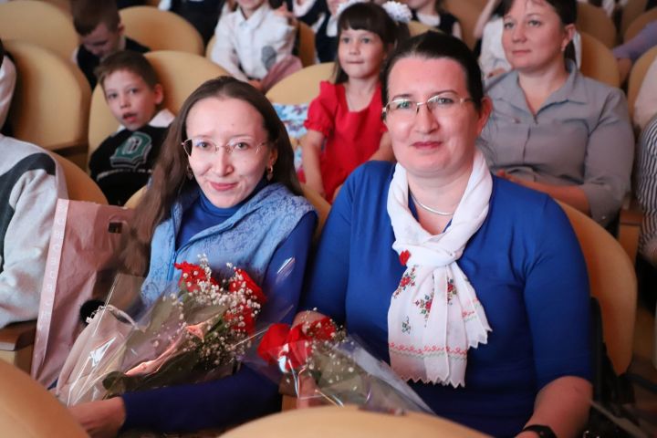 Пирӗн авторсем: эсир пуррипе хаçатăмăр пуян