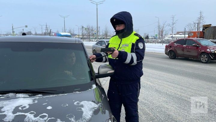 М7 Çул çинче взрывчатка тиенӗ машинăна тытса чарнă