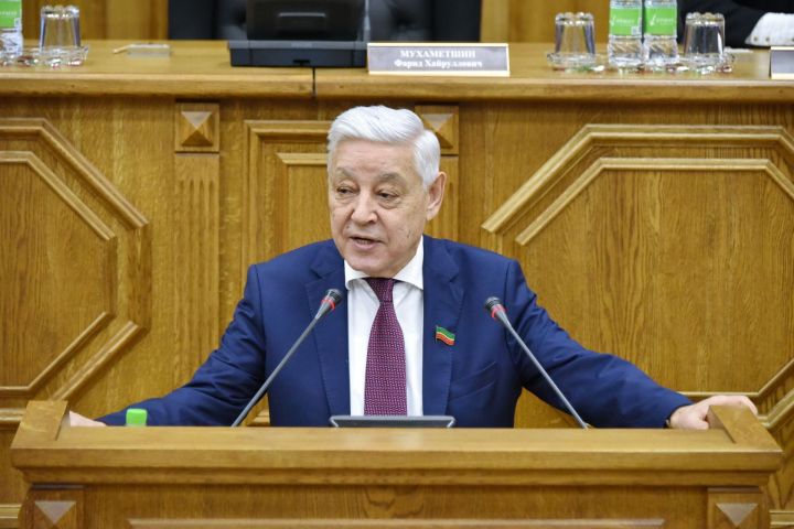 ТР Патшалăх Канашӗн Председателӗ Фарид Мухаметшин Раççей парламентаризмӗн кунӗпе саламлать