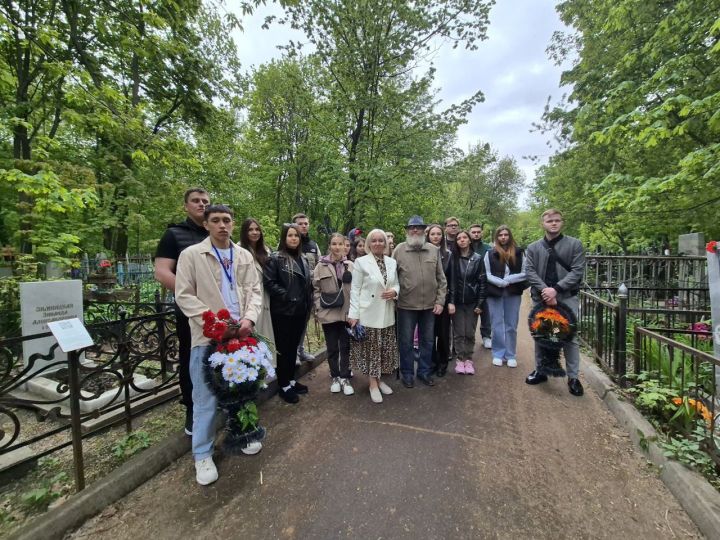 Чăваш çамрăкӗсем Ар масарӗнче Ашмаринпа Никольские асăнса чечексем хучӗç