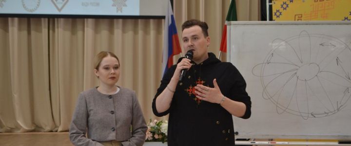 Чăваш çамрăкӗсем, чăмăртанăр!
