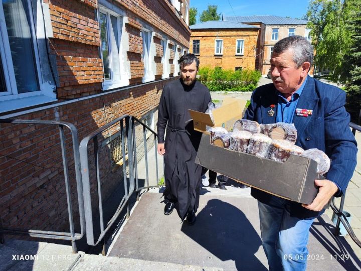 Ветераны боевых действий в рамках акции «Дари Добро на праздник» поздравили бойцов