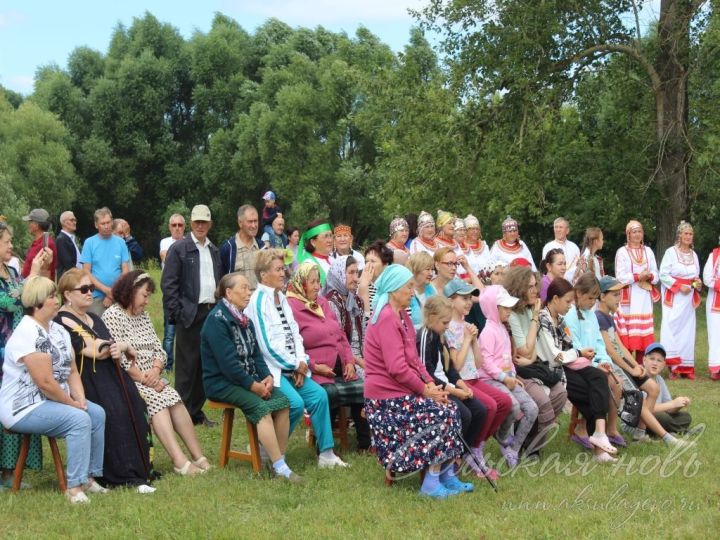 Аксу районӗнчи Сергеевскинче пурăнакансем яла йӗркеленӗренпе 95 çул çитнине уявларӗç