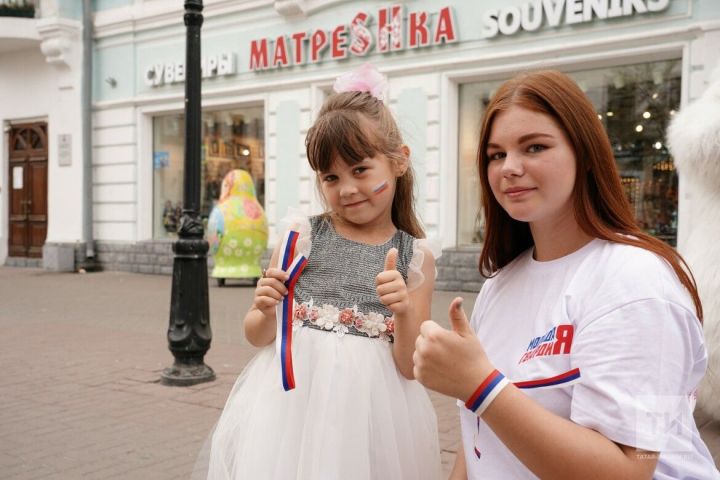 Рустам Минниханов: Раççей ялавӗн кунӗ çӗнӗ çитӗнӳсемпе çӗнтерӳсем тума хавхалантарать