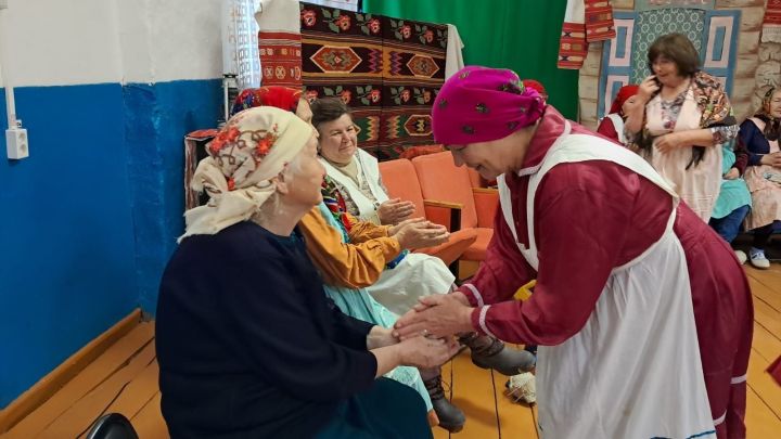 Кӳршӗсем улаха пуçтарăннă