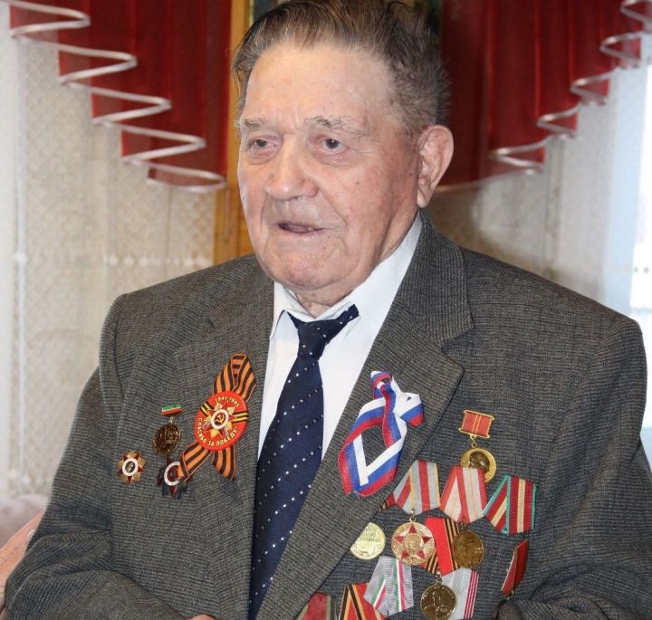 Рункăн 100 çулти  ветеранӗпе сывпуллашрӗç