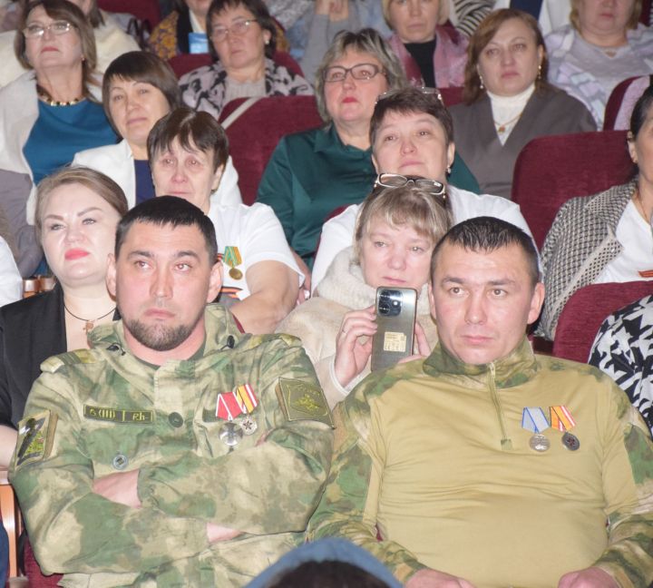 Презентацин тӗп хӑнисем – салтаксемпе волонтерсем