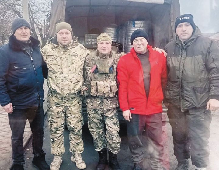 Салтак амăшӗ ывăлсене пулăшакансене тав тăвать
